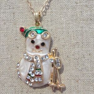 🎄Adorable Gold and Green Snowman With Scarf & Skis Pendant Necklace🧣☃️⛷️